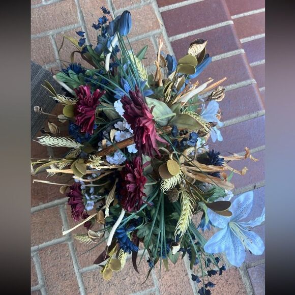 Floral Arrangement  - Picture 2 of 10